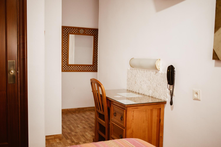 Others 5, Hostal la Campana, Granada