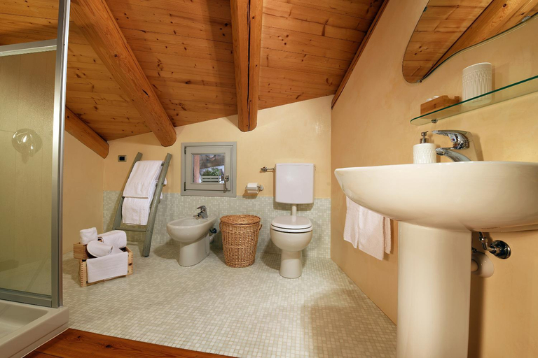 Bathroom, Ca 'd Calin Casa nel Borgo, Cuneo