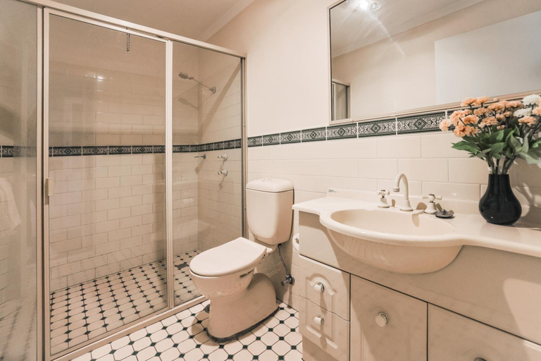 Bathroom 10