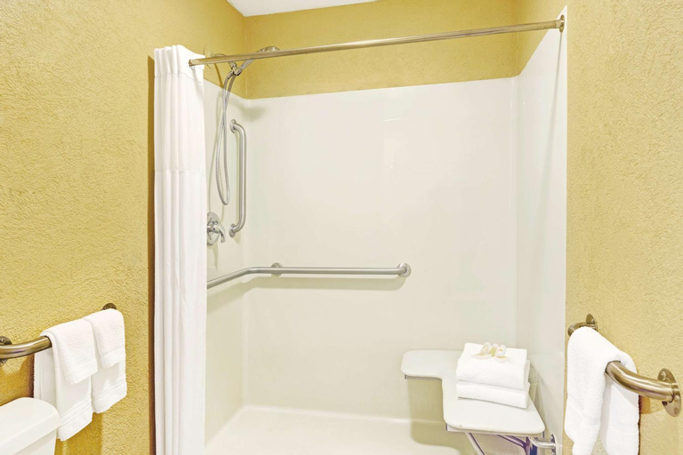 Bathroom 4