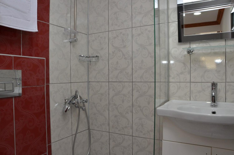 Bathroom 3, Oren Konak Otel, Burhaniye