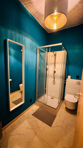 Bathroom 21