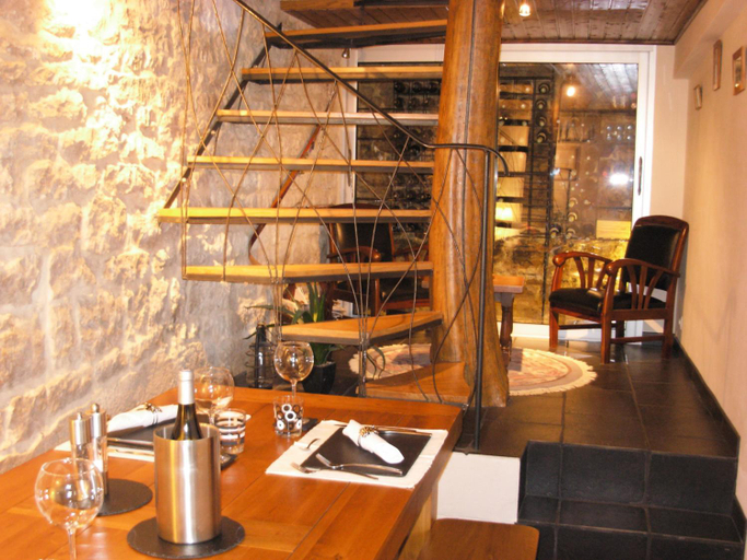 Food & Drinks, Chambres D'Hotes "Les Chiens Verts", jardin, terrasse, parking prive, Ain