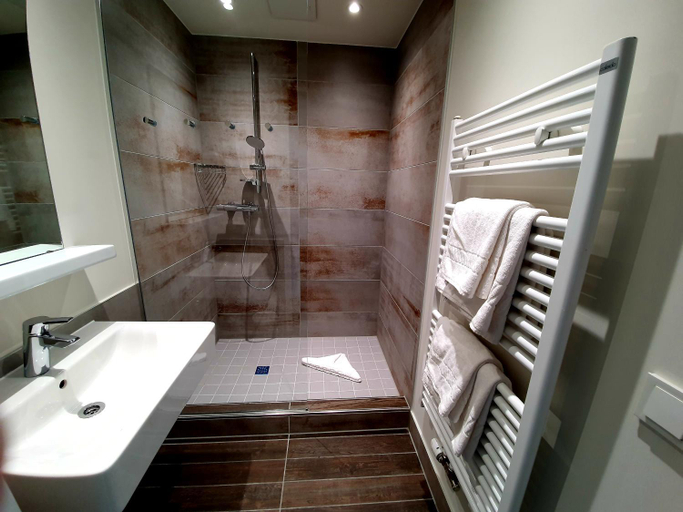 Bathroom 3, Jugendherberge Gemund Vogelsang, Euskirchen