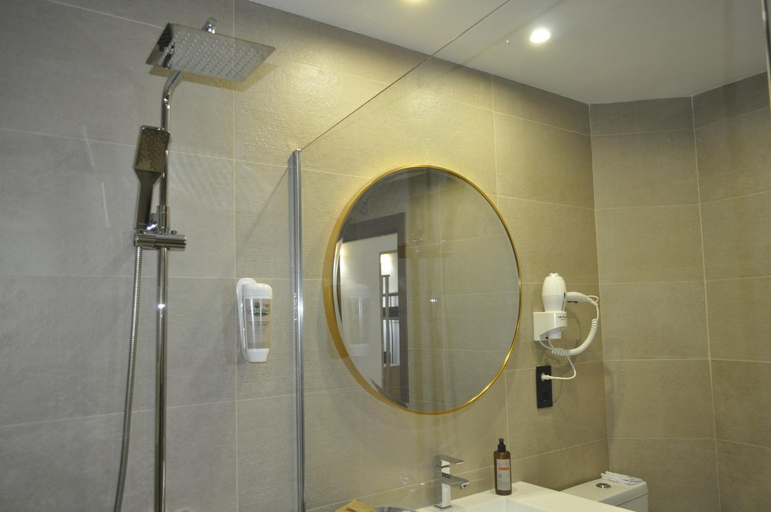 Bathroom 5, Hostal Restaurante Villa de Brihuega, Guadalajara