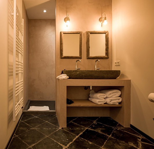 Bathroom 2, EgliZen, Sluis