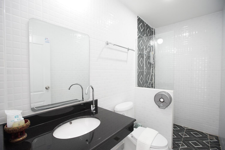 Bathroom 4, Gusto House, Muang Chiang Mai