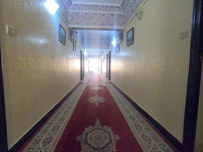 Others 4, Hotel Doums