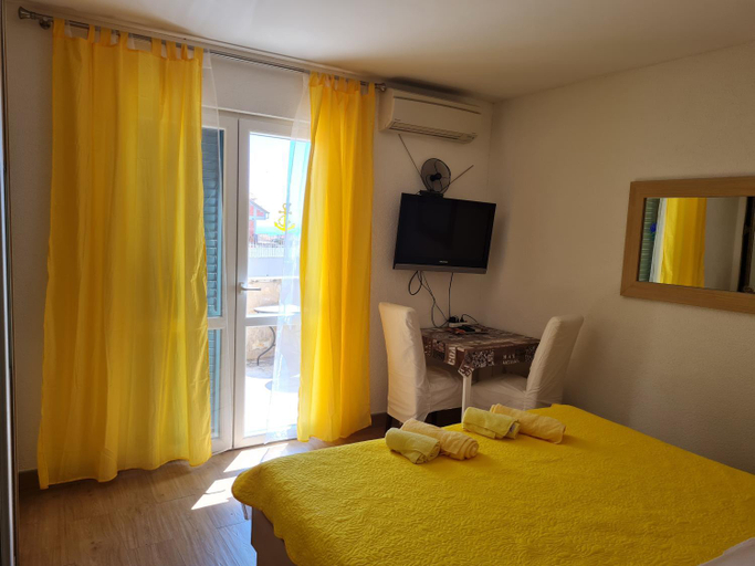 Others 3, Rooms Anđelka, Bol