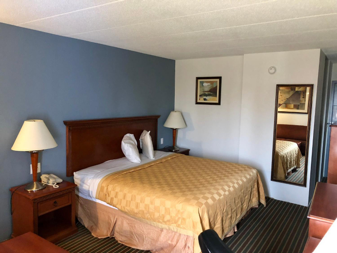Bedroom 2, Knights Inn - Poe Avenue Dayton, OH, Montgomery