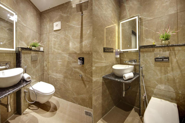 Bathroom, BLESS INN - 5 Mints from New Delhi Railway Station, Delhi