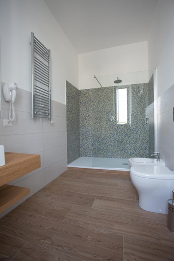 Others 2, Guesthouse Porto di Roma, Roma