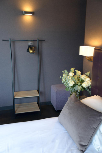 Others 5, Hotel Saint-Charles , Paris