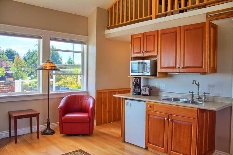 Others 5, Birds of a Feather Victoria Oceanfront Studio Suites, Capital