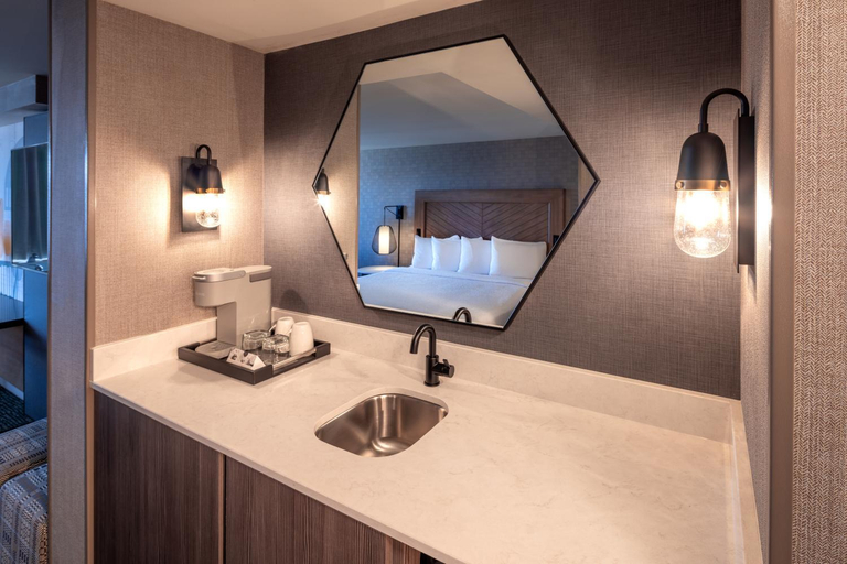 Bathroom 5, Silver Cloud Hotel - Seattle Stadium, Seattle