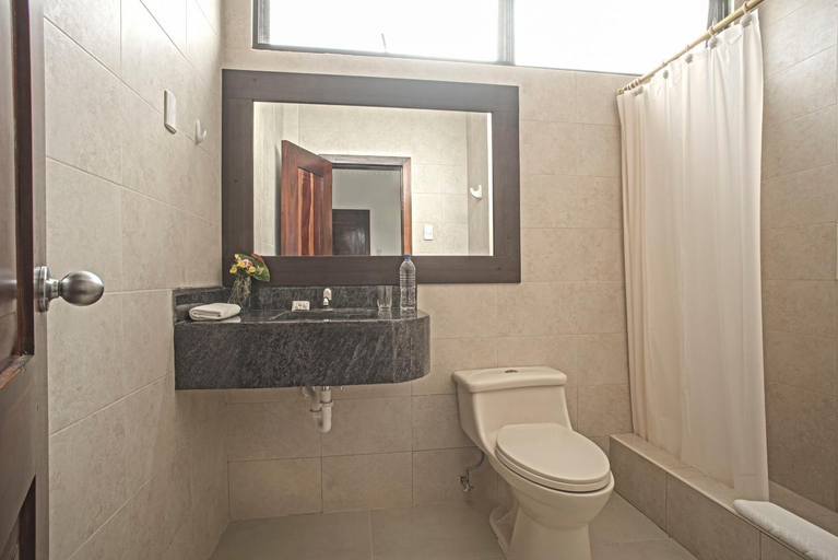 Bathroom 4, La Ria Playas, Playas