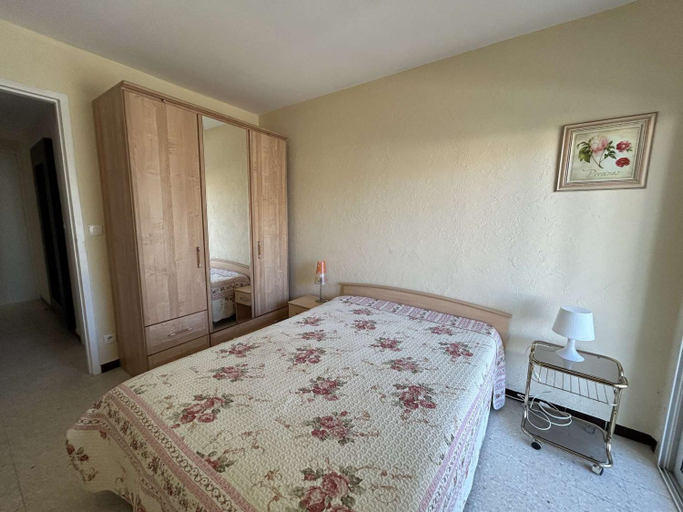 Bedroom 2, Appartement familial proche plage avec parking, climatisation et balcons - 6 couchages, Gard