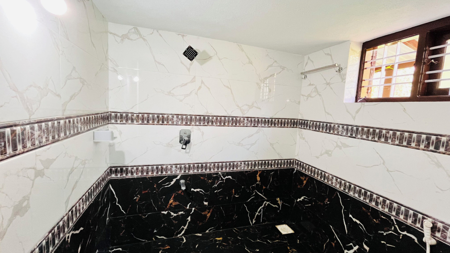 Bathroom 2, Moonlight Stay, Kodagu
