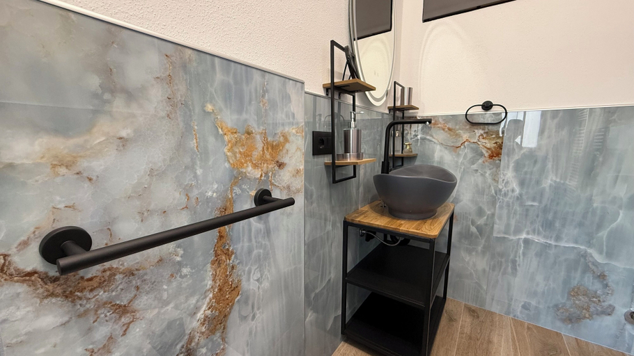 Bathroom 4, M&P Beach House, Imperia