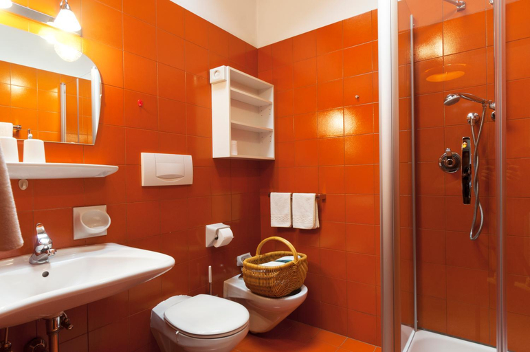 Bathroom 1, Residence Pollingerhof, Bolzano