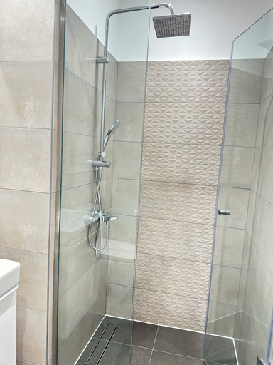 Bathroom 5, Loxwood Apartment, Accra