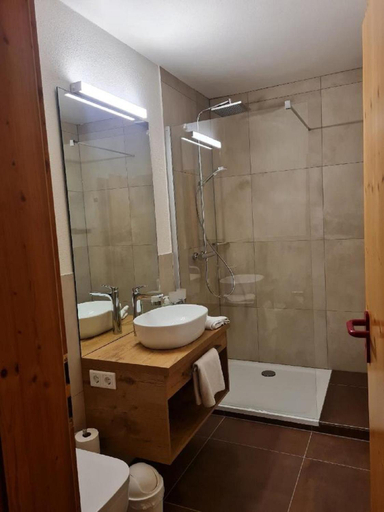 Bathroom 2, Landhotel Zum Jagerstockl, Freyung-Grafenau