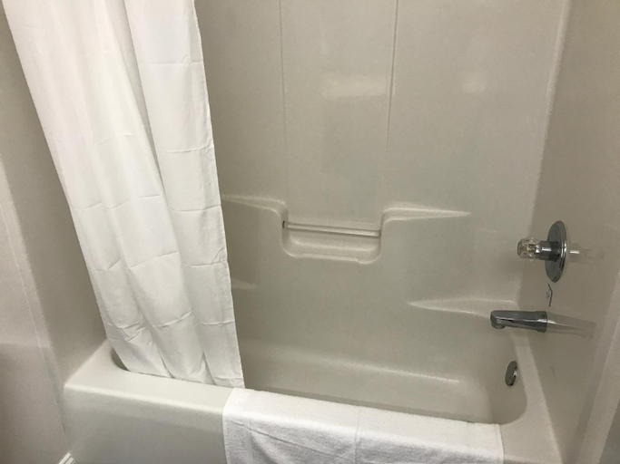Bathroom 4, Hotel Pensacola, Escambia
