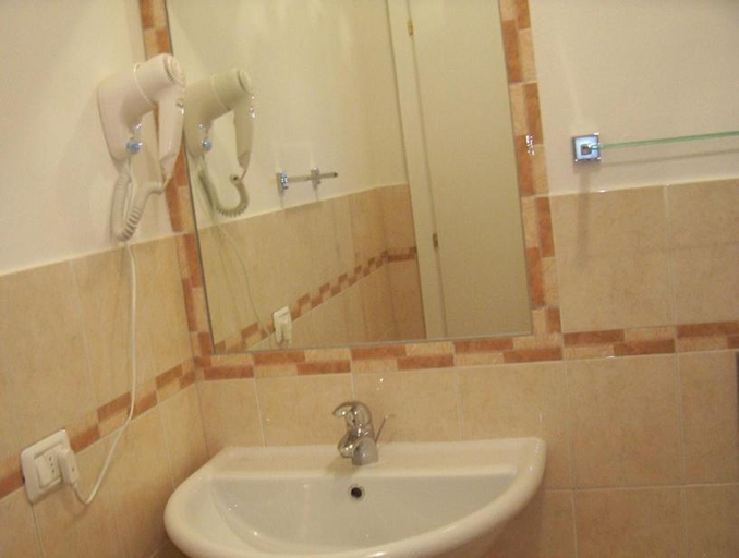 Bathroom 4, residence dolores, Livorno