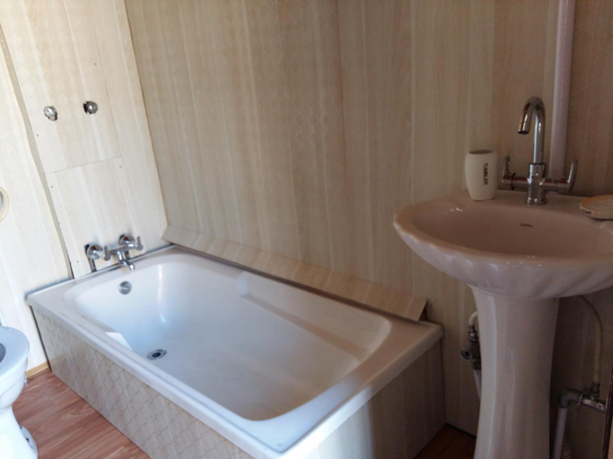 Bathroom, Houseboat Moon of Kashmir, Srinagar