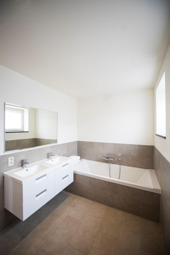 Bathroom 2, De Blauwe Hoeve, Antwerpen