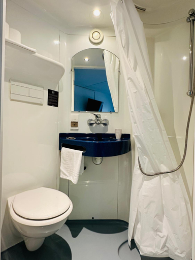 Bathroom 5, Hôtel Gex, Ain
