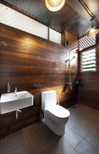 Bathroom 4, Bagas Zakariah Orchard Lodge, Kampar