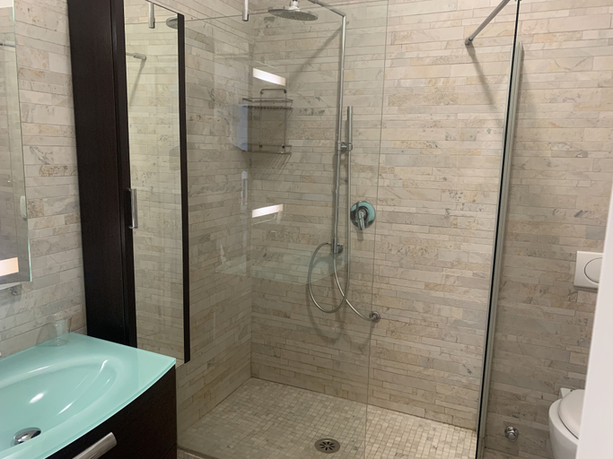 Bathroom 4, Loredana, Massa Carrara