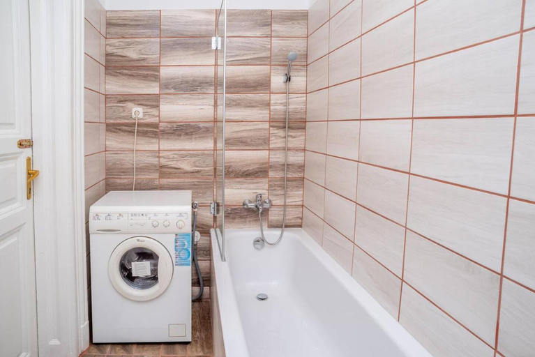 Bathroom 3, Central and large AC home away from home, Budapesti