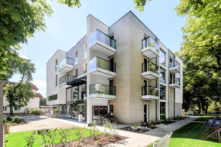 Exterior & Views