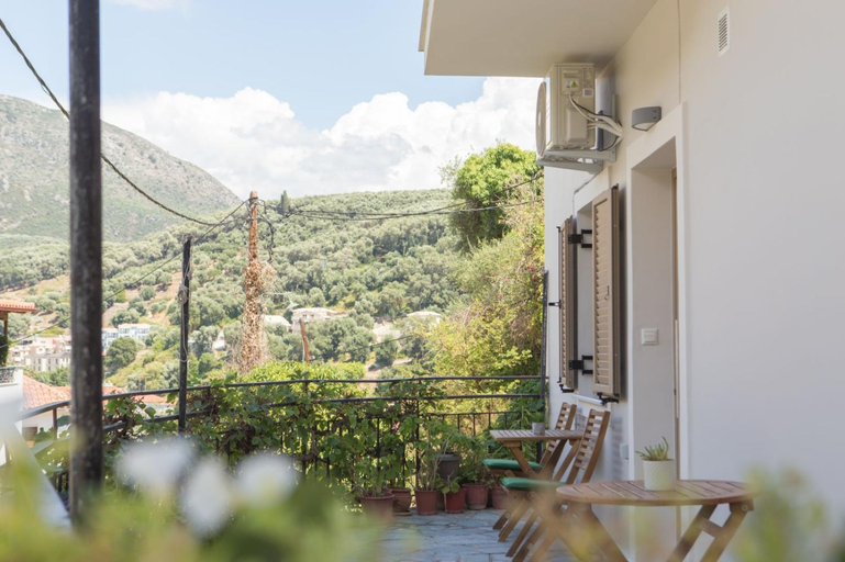 Others 2, Le Quartier Comfy Studios, Epirus