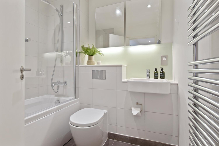 Bathroom 3, West Street by Aeria Apartments, London