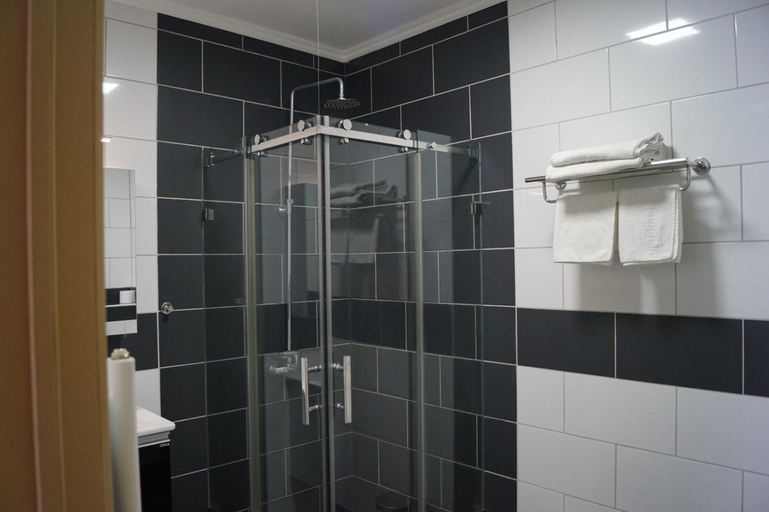Bathroom 4, Fly inn Hotel Lounge & Nezzo Restaurant, Vlaams Brabant