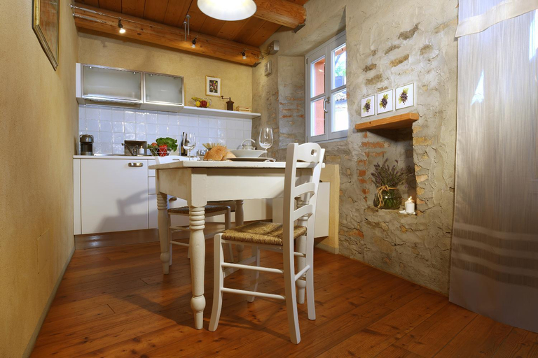 Others 4, Ca 'd Calin Casa nel Borgo, Cuneo