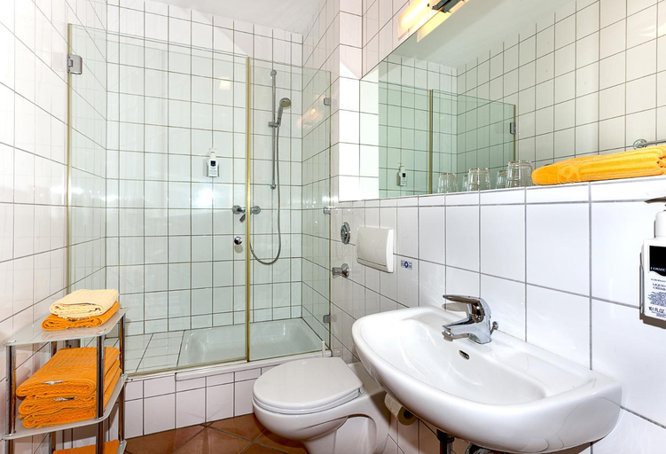 Bathroom, Hotel Alter Giebel, Bottrop