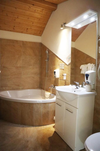 Bathroom 9