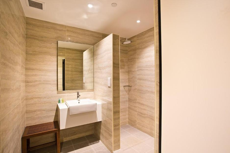 Bathroom 5, Ambassador Transit Hotel Terminal 2, Singapore