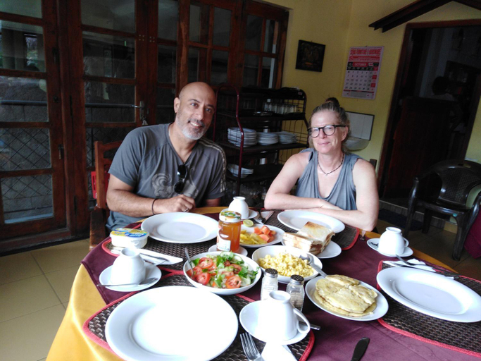 Food & Drinks, Jade Green Rest Inn, Ella