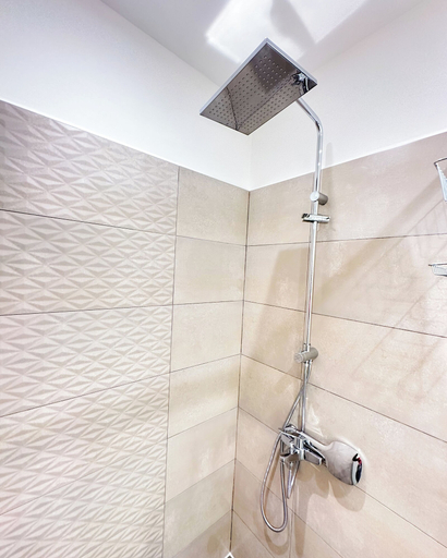 Bathroom 5, Loxwood Apartment, Accra