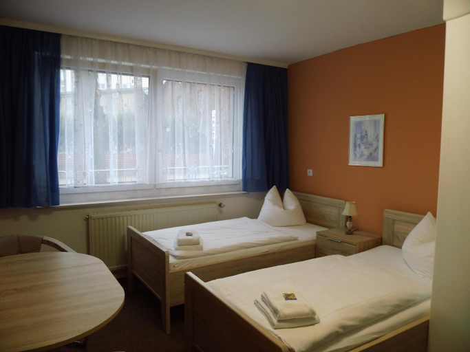 Bedroom 2, Hotel Sturm, Stendal