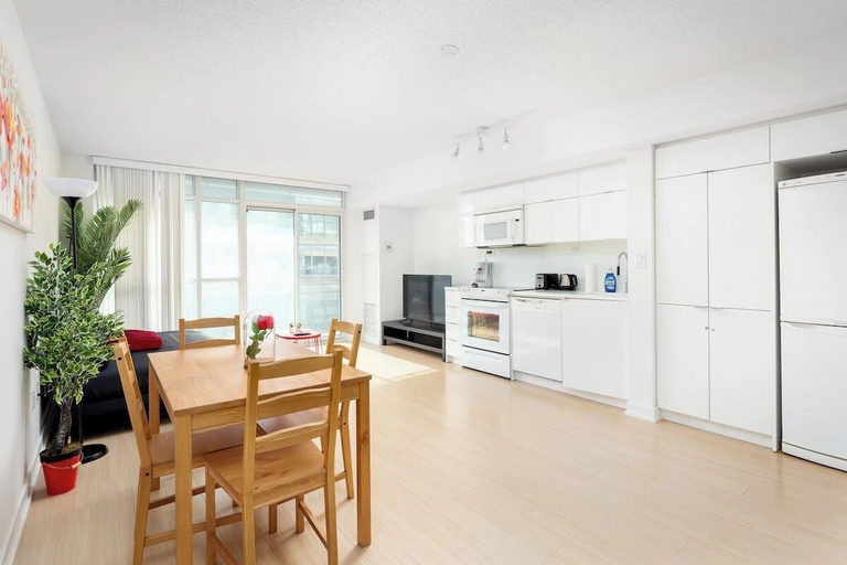Others 5, World Wide Stays Suite - Entertainment, Toronto