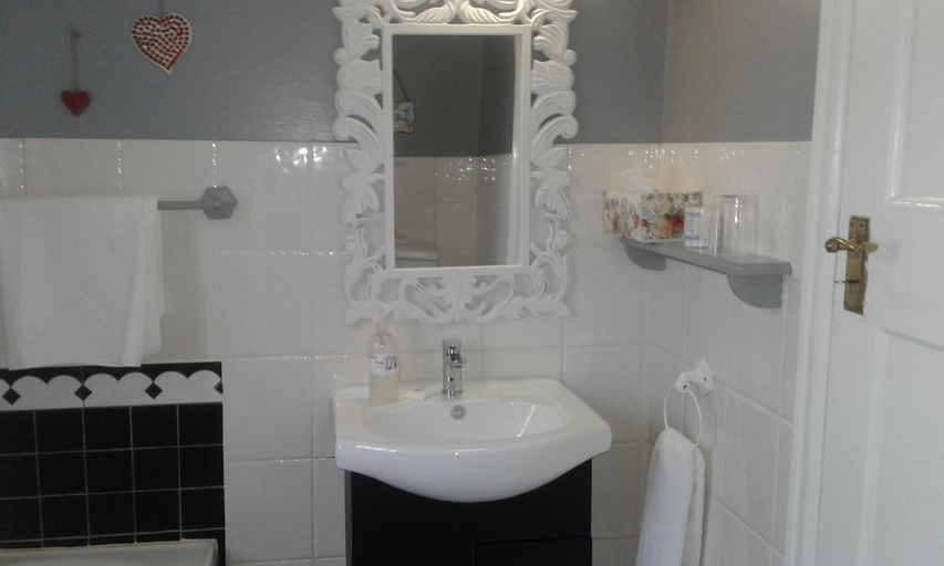 Bathroom 3, Eastbury Cottage, Overberg