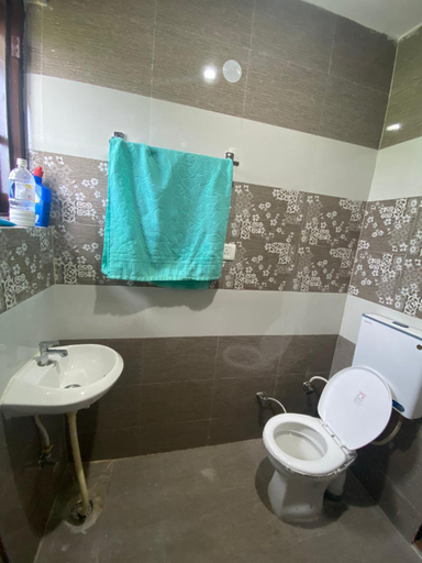 Bathroom, Dhauladhar Homestay Palampur , Kangra