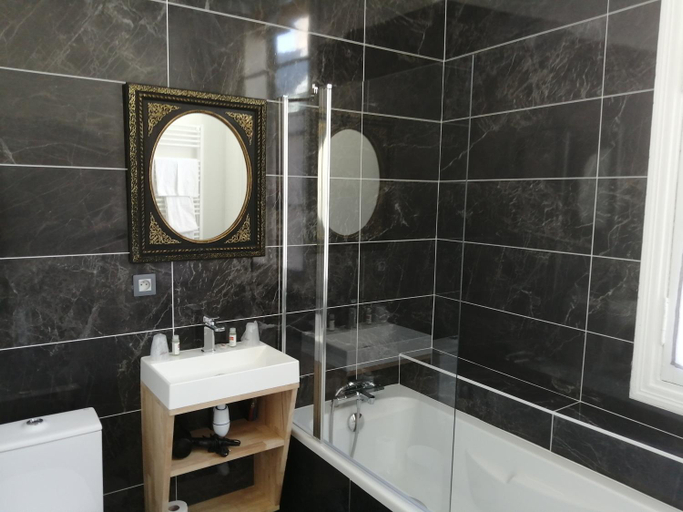 Bathroom 11