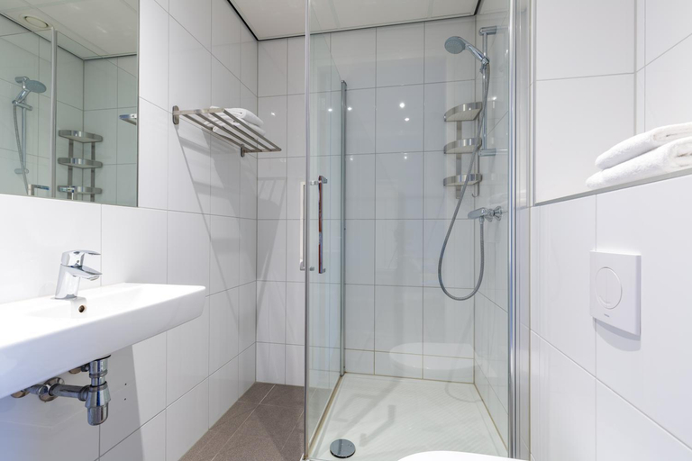 Bathroom 4, Amrâth Apart-Hotel Schiphol Badhoevedorp, Haarlemmermeer